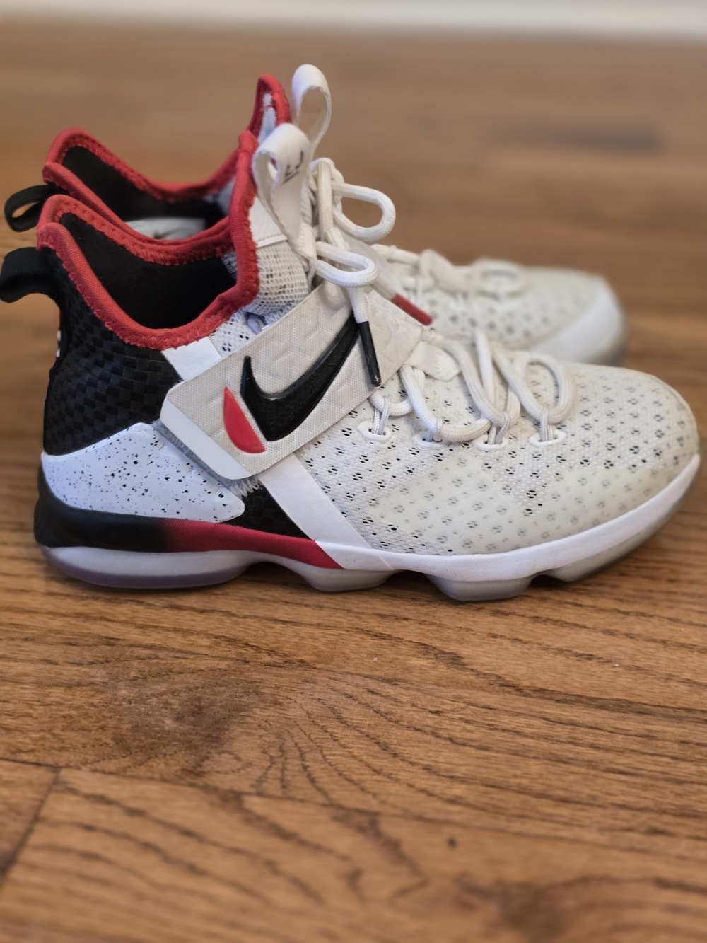 Nike Kids LEBRON FLIP THE SWITCH Basketball Sneakers YOUTH SIZE 4